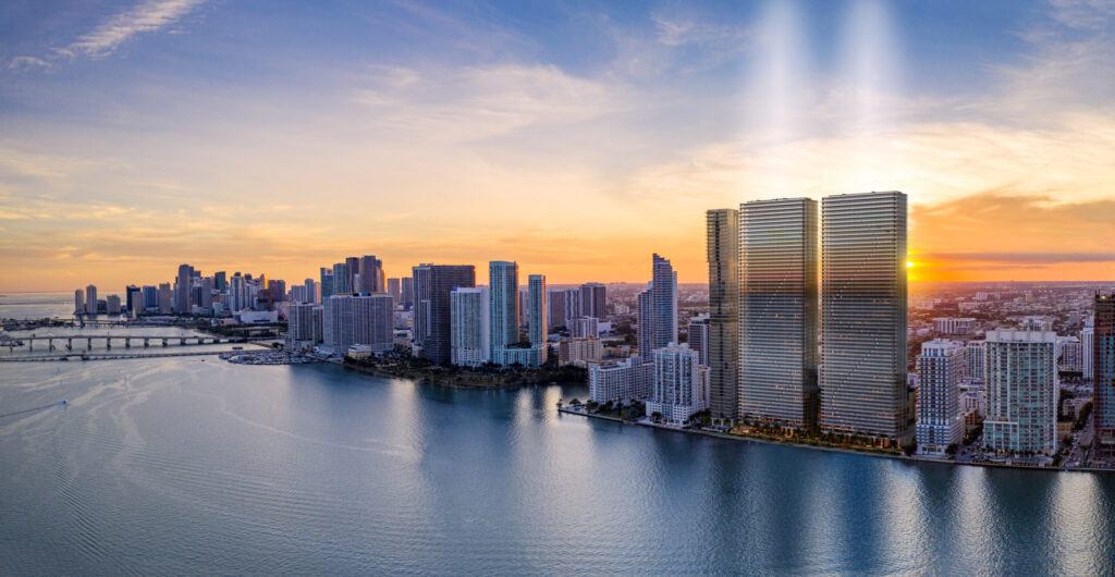 70% de esos apartamentos ya están vendidos antes de terminar de construirse en Miami, Florida.
