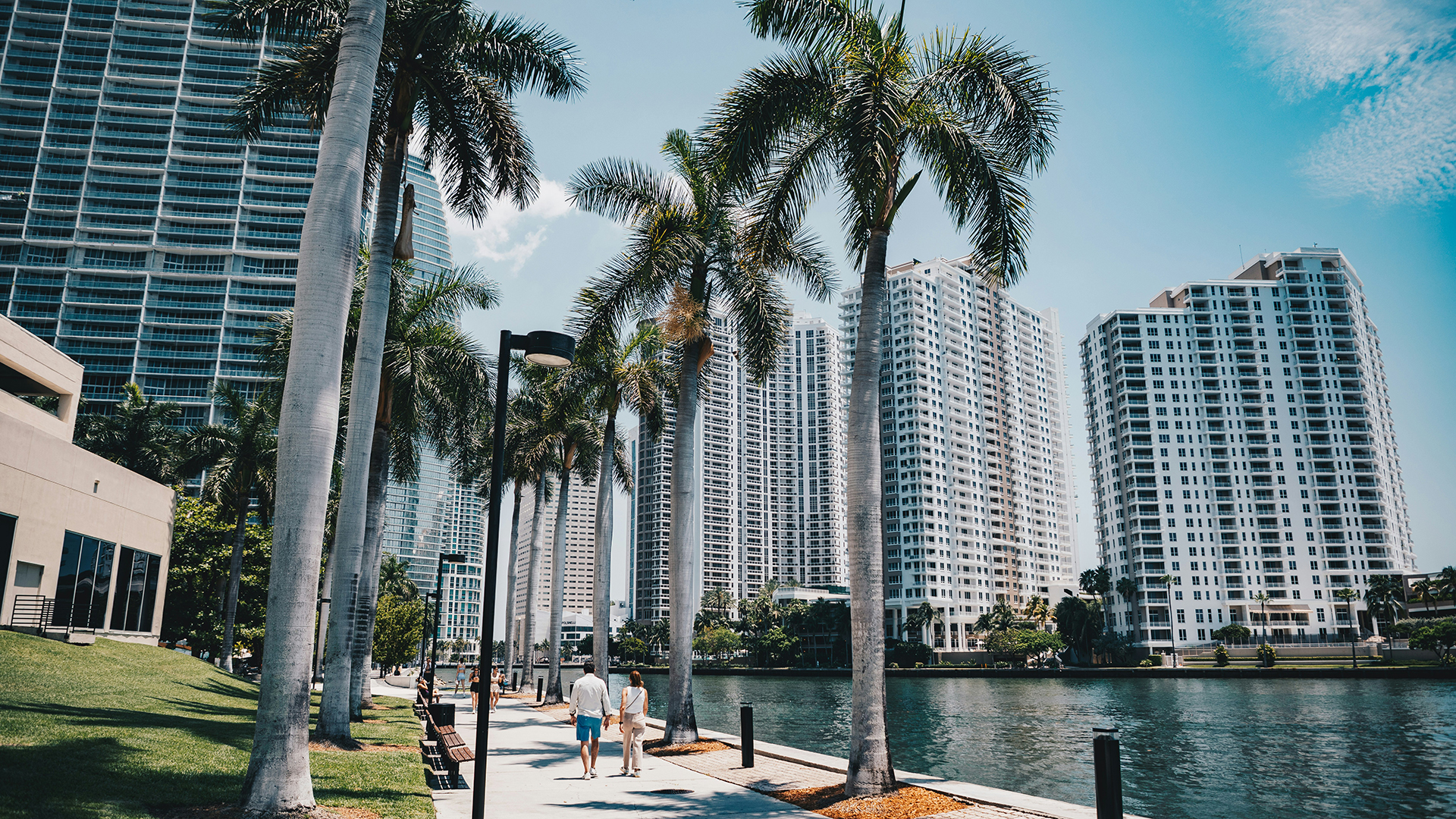 Latinoamericanos invirtiendo en Miami para proteger y diversificar su patrimonio en dólares en 2026