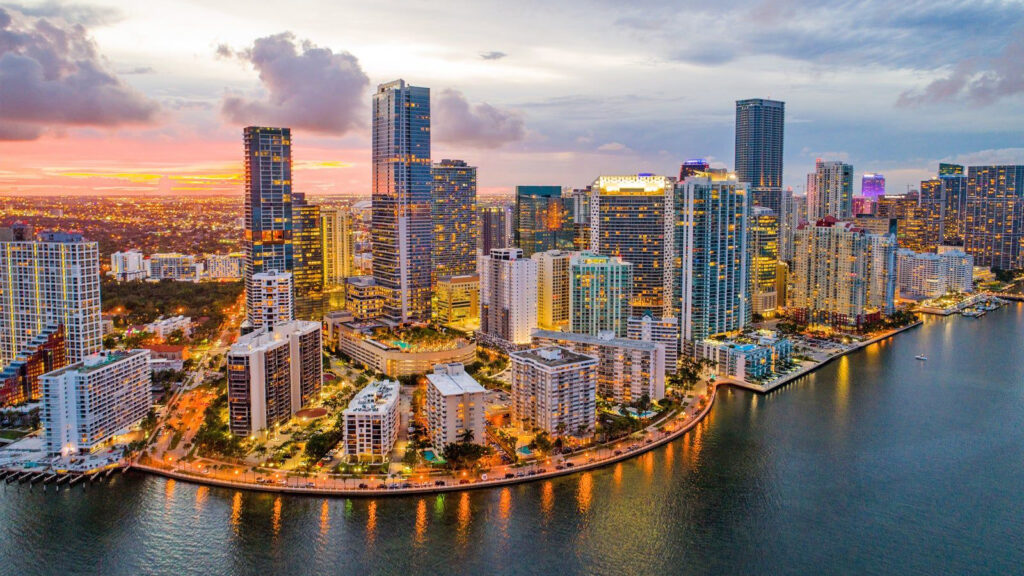 Skyline de Miami con propiedades de lujo que superaron a Nueva York en diciembre de 2025