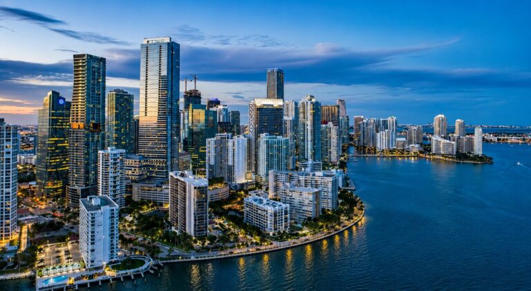 Mercado de proyectos inmobiliarios en Miami donde la información correcta marca la diferencia entre una buena y mala inversión