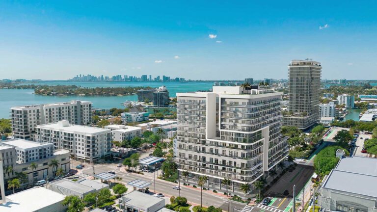 Mercado inmobiliario de Miami en 2026 donde los precios en Miami siguen subiendo con ventas de 1 millón arriba del 22%