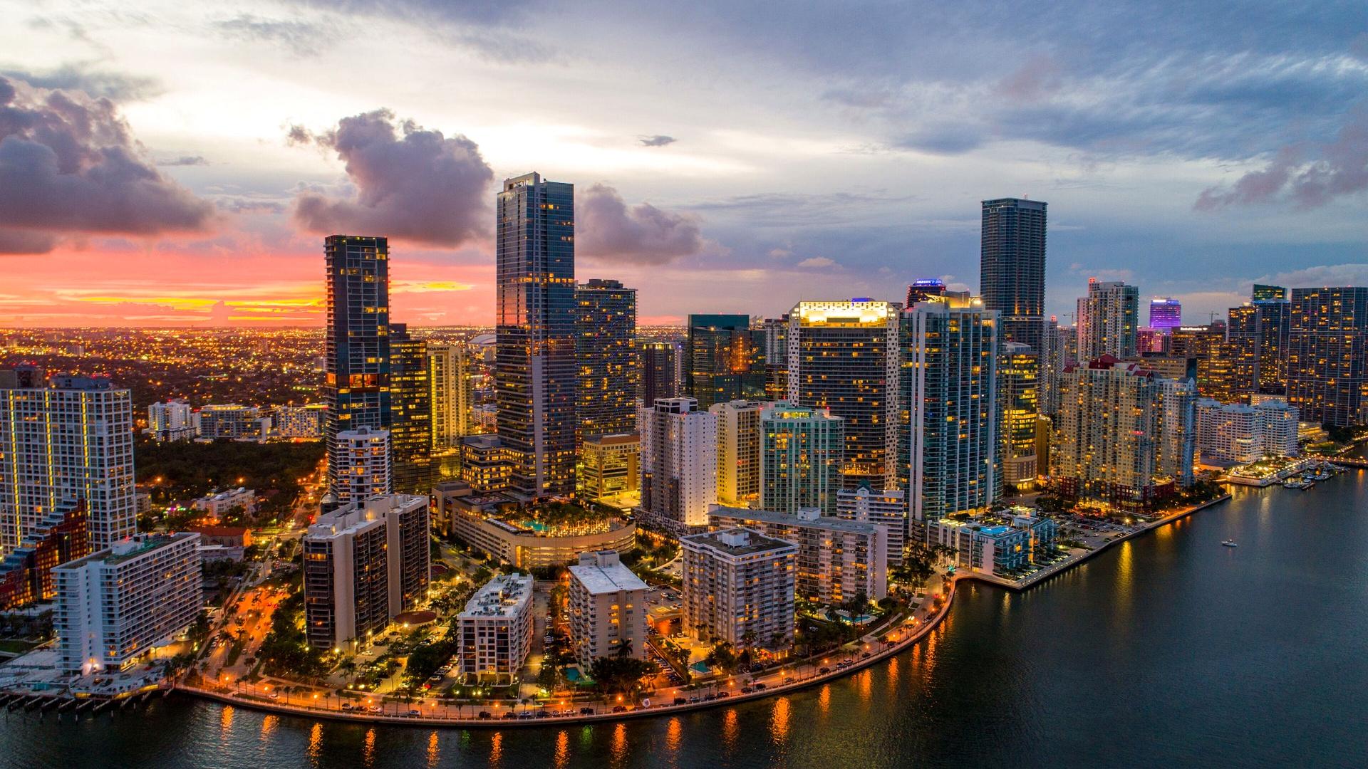 Skyline de Brickell con las torres de Santander y Citadel en construcción, la zona donde invertir en Brickell gana demanda en 2026